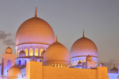 Kuppeln der Moschee bei Nacht