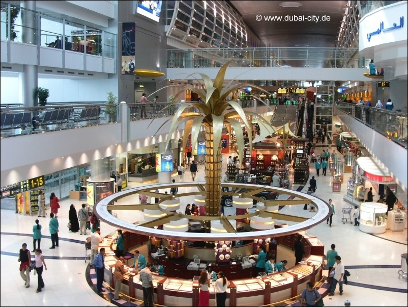 Der Dubai Airport wird berwiegend von Emirates Airline benutzt und ist sehr modern und sauber